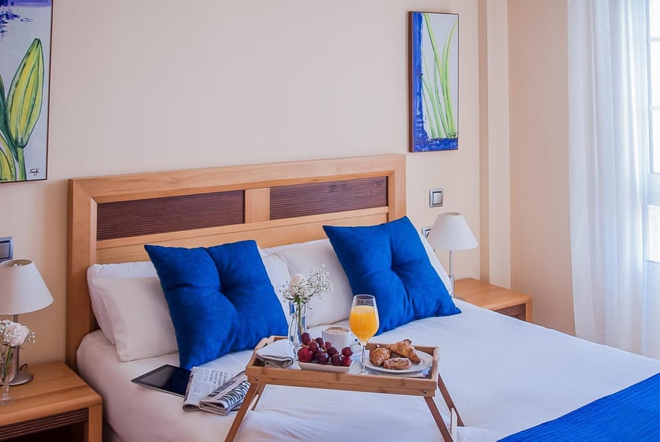 Bed, Bedroom, Breakfast