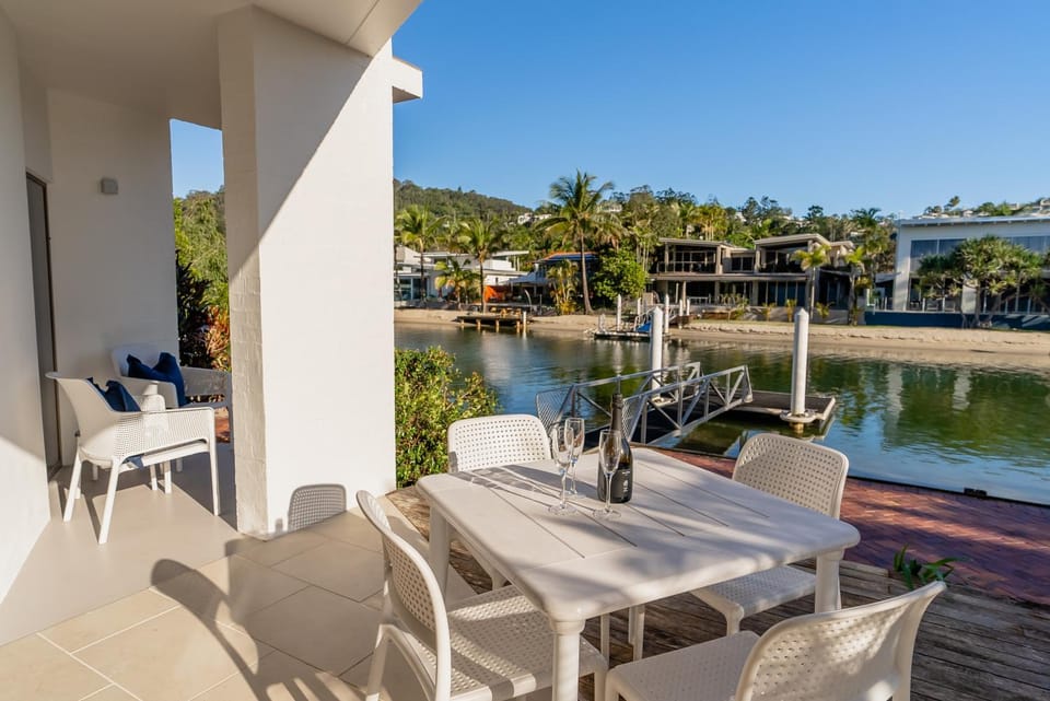 Day, Natural landscape, Seating area, River view
