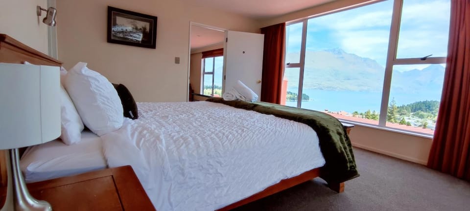 Natural landscape, Photo of the whole room, Bedroom