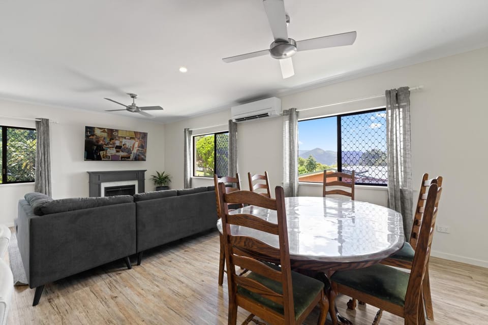 TV and multimedia, Living room, Dining area