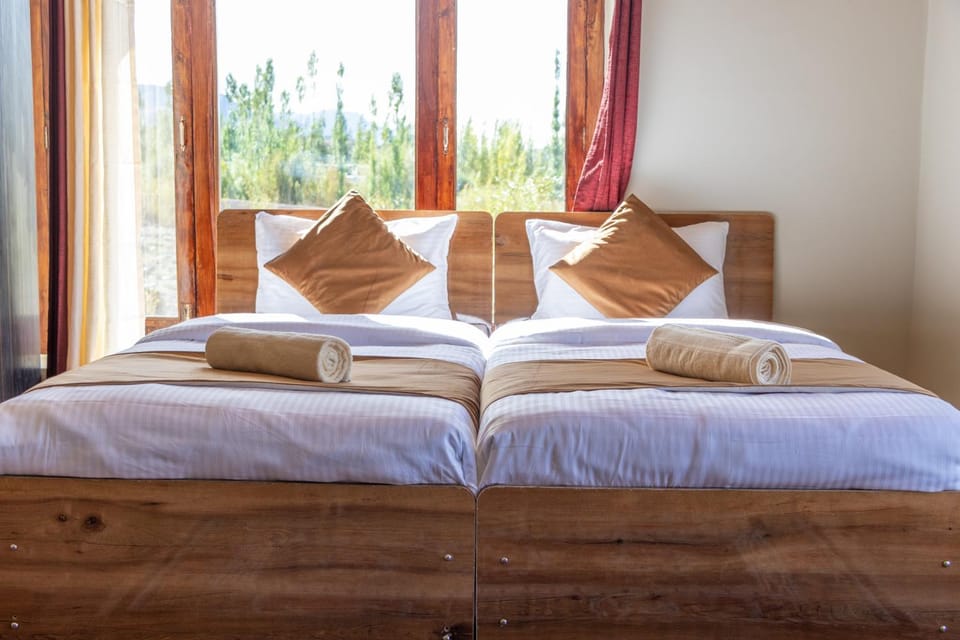 Photo of the whole room, Bedroom, towels