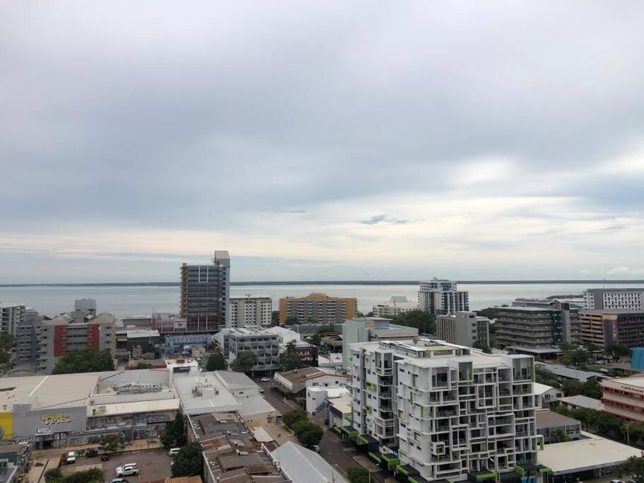 Pandanas 15th floor (Water, City & Sunset views) Apartment in Darwin