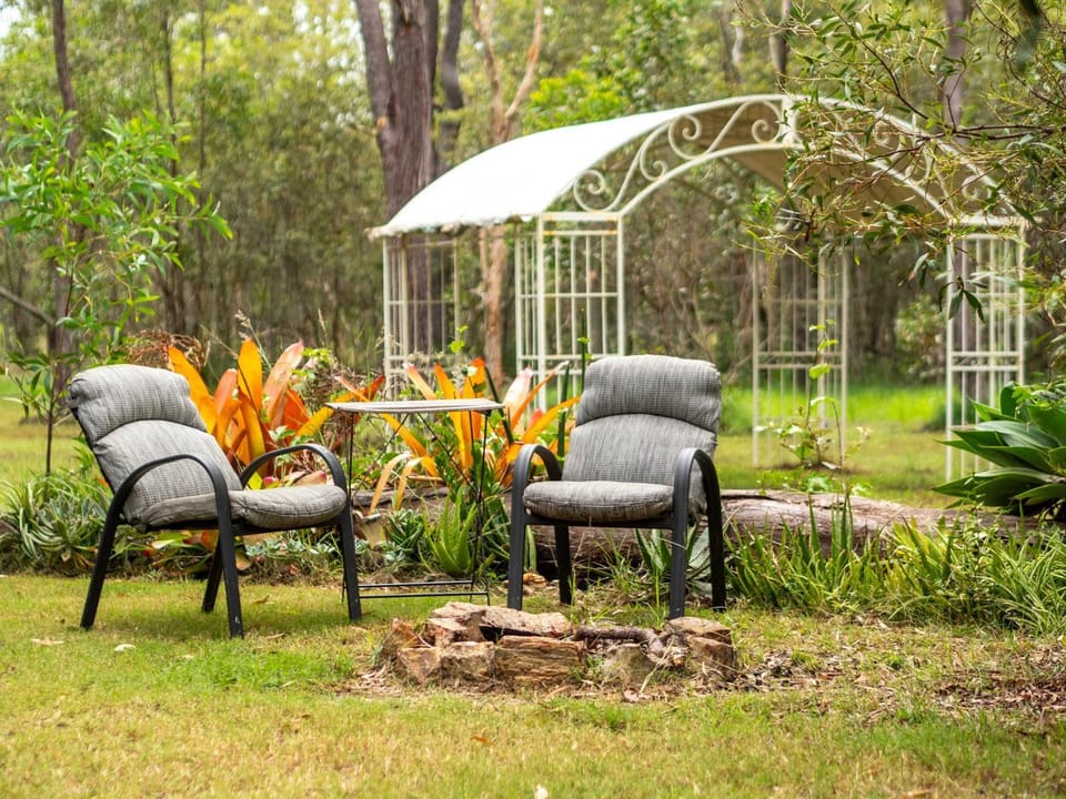 Day, Seating area