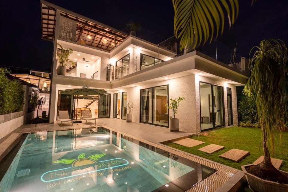 Property building, Night, Pool view, Swimming pool, sunbed