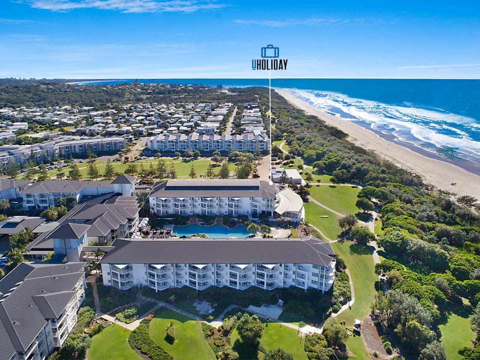 Property building, Bird's eye view, Beach