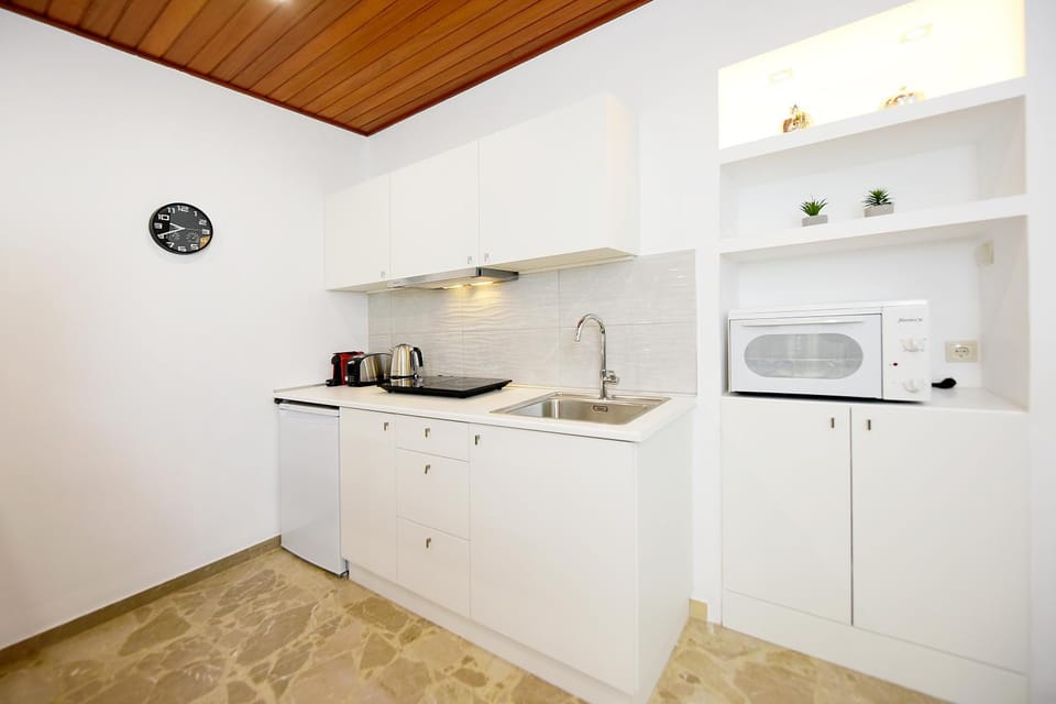 Coffee/tea facilities, pet friendly, stove, kitchen