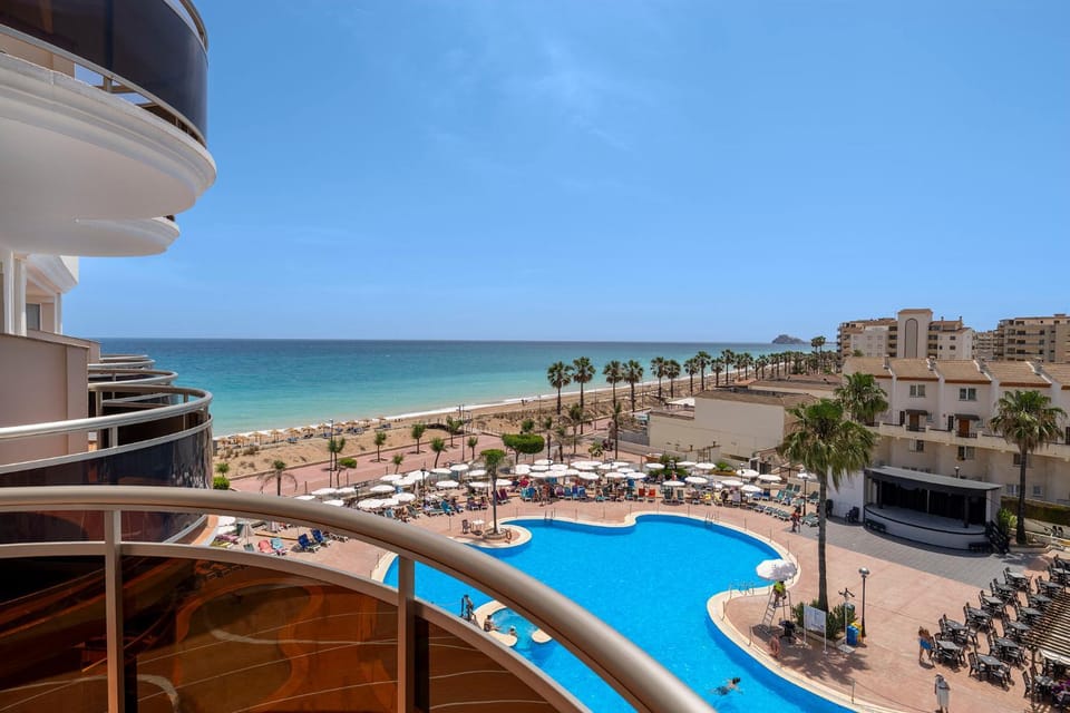 Pool view, Sea view