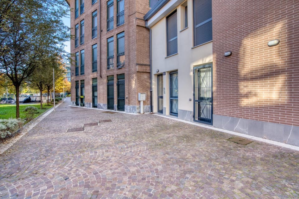 Property building, Neighbourhood