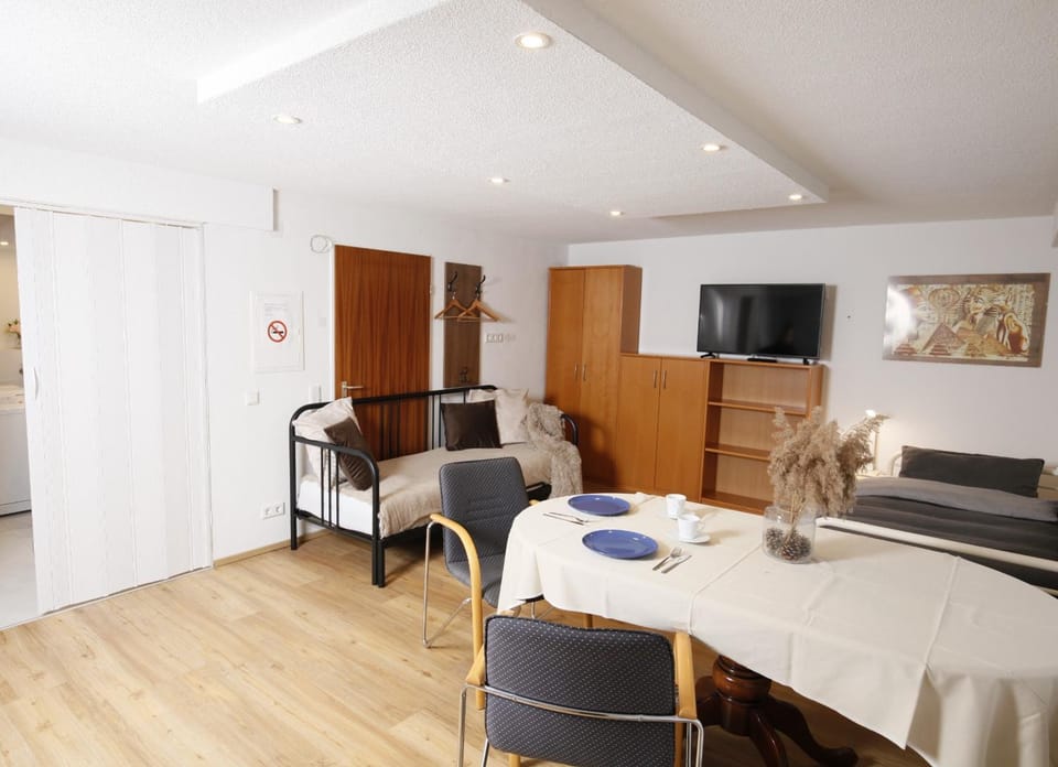 Communal lounge/ TV room, Dining area