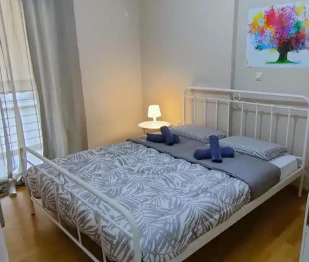 2BR with balcony, 5min Metro Athens 15min to center Apartment in Athens