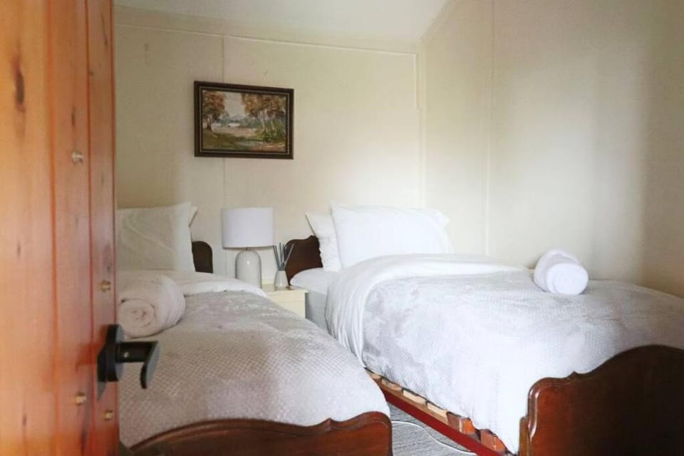 Bedroom, air conditioner