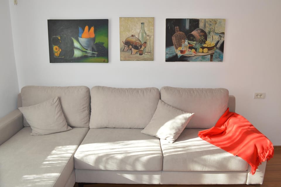 Living room, Decorative detail, Seating area