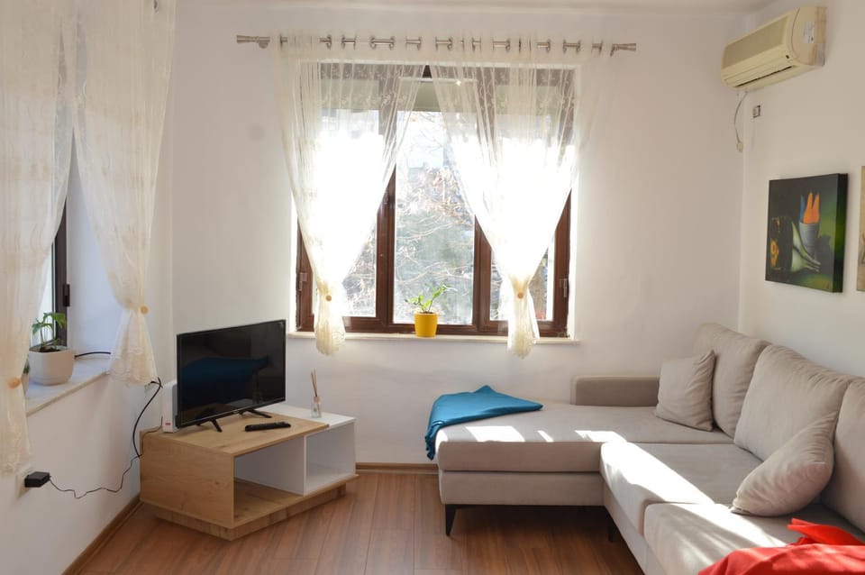 Communal lounge/ TV room, TV and multimedia, Living room, Evening entertainment