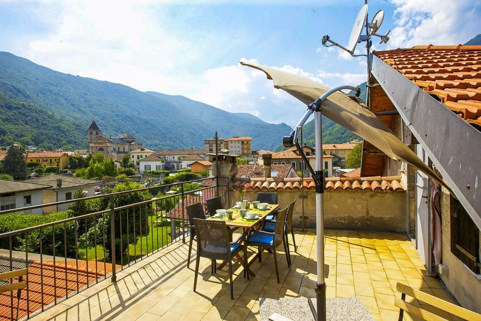 Balcony/Terrace, Mountain view