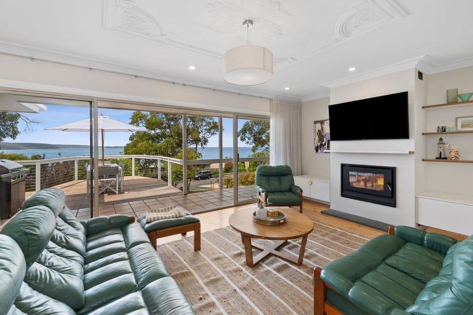 Albys at Lorne House in Lorne