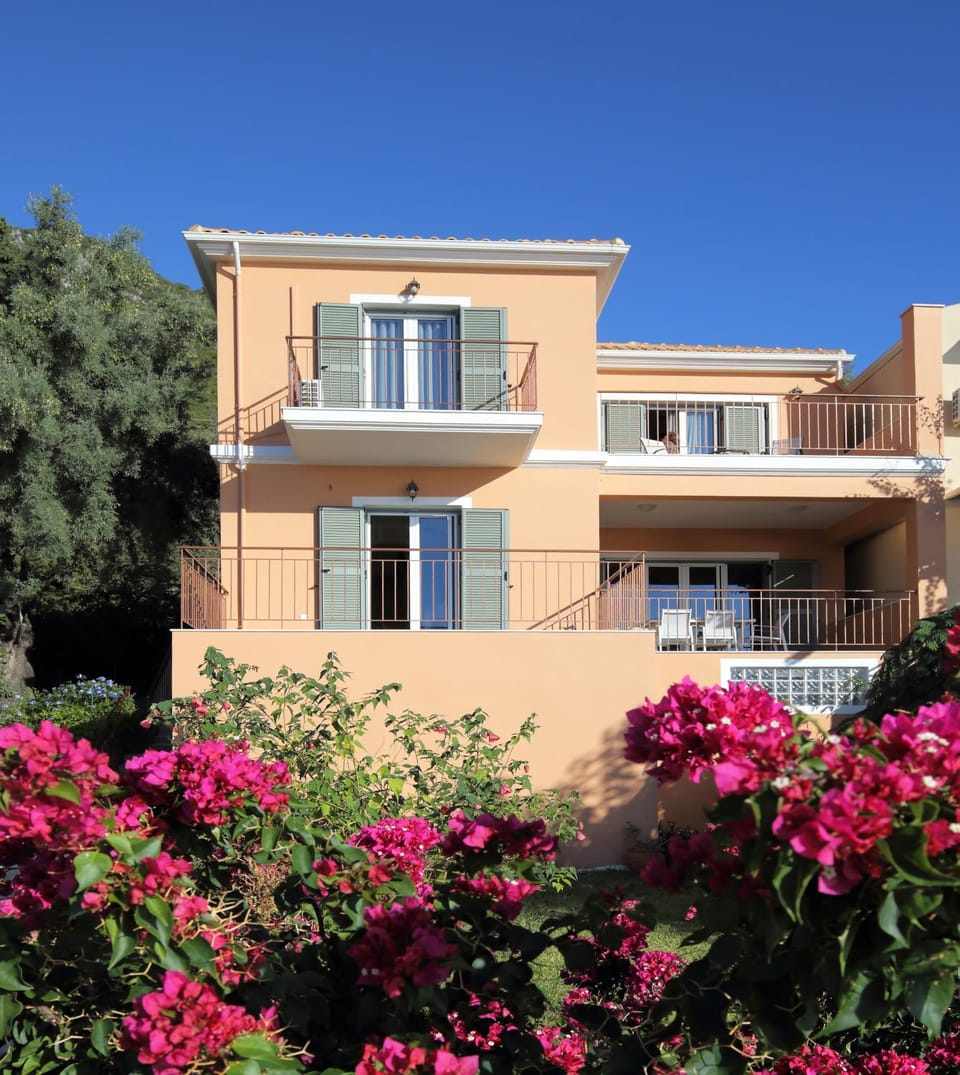 Villa Melias, luxurious villa with superb view of the islands, 400 m from the sea Villa in Lefkada, Lefkada Municipality, Greece