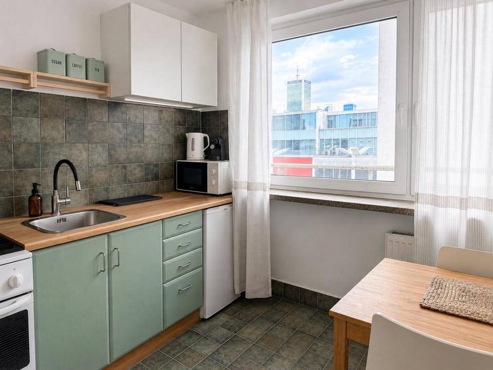 Coffee/tea facilities, Kitchen or kitchenette, oven