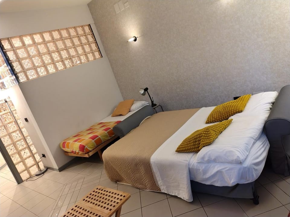Bed, Living room, Photo of the whole room, Bedroom