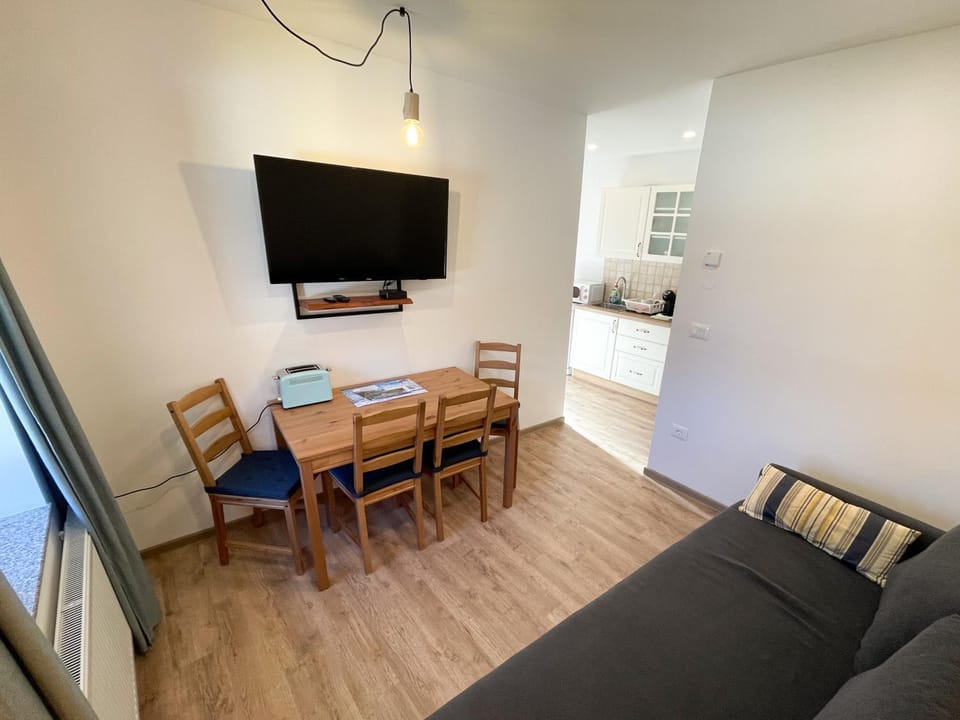 TV and multimedia, Dining area
