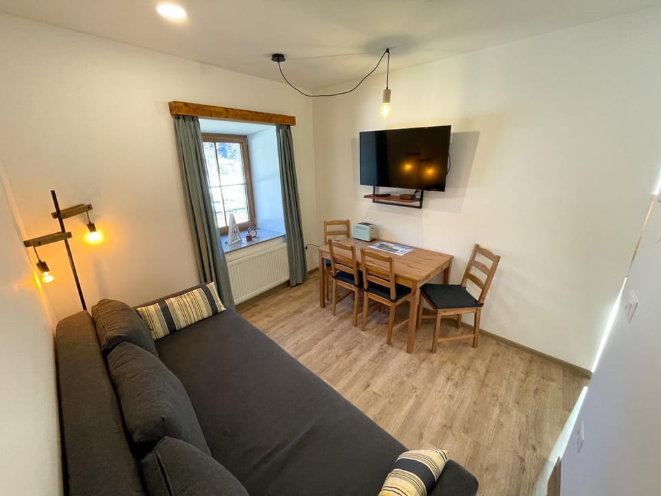 TV and multimedia, Living room, Dining area