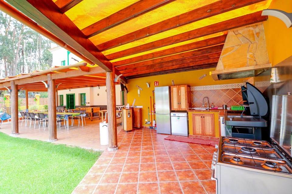 Villa la Linde heated pool Apartment in Comarca Norte