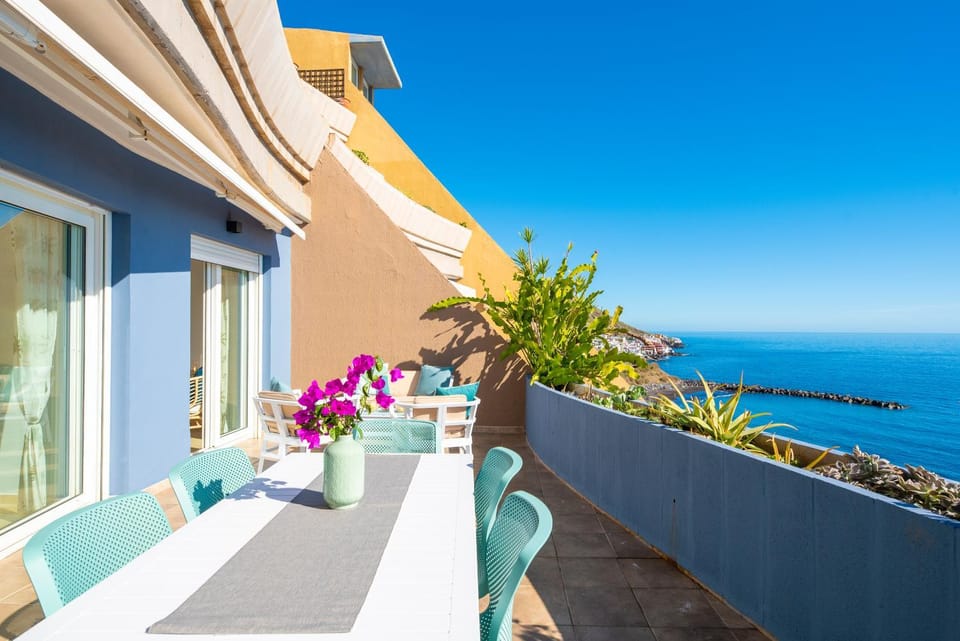 Property building, Natural landscape, Balcony/Terrace, Sea view