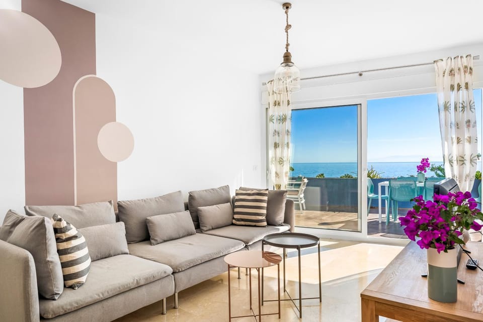 Living room, Sea view