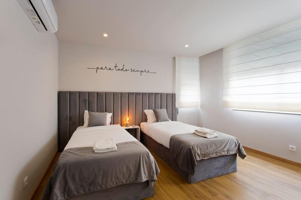 Bed, Bedroom, air conditioner