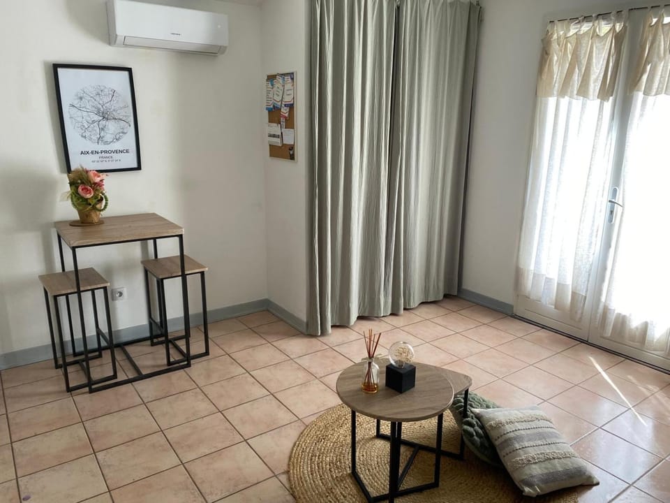 Aix-en-Provence, Cosy studio idéalement situé avec Clim et linges fournis Apartment in Aix-en-Provence