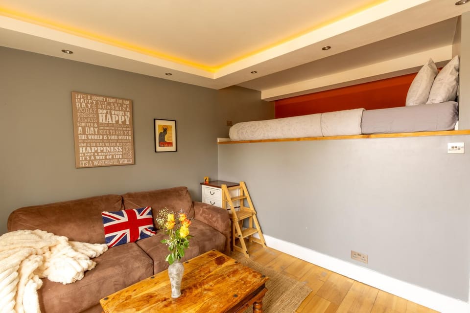 Seating area, Bedroom