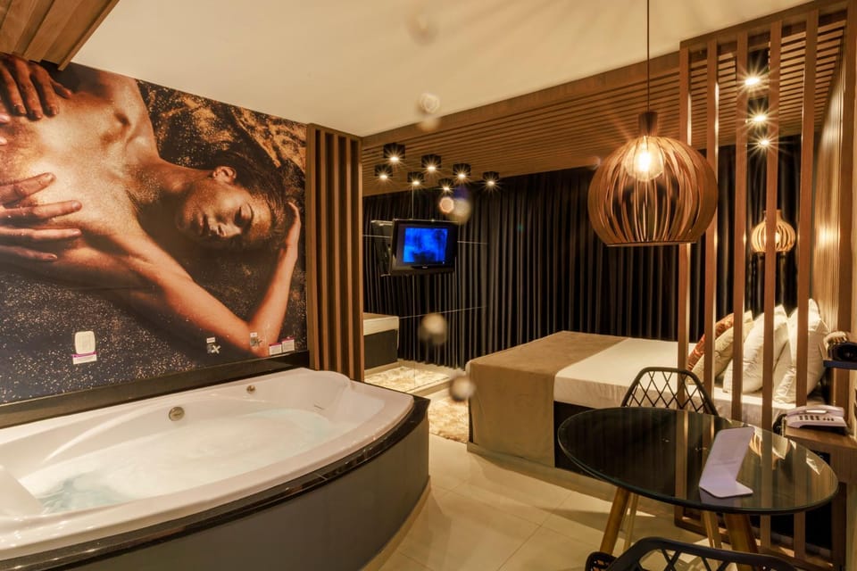 Bed, Hot Tub, Bathroom, TV and multimedia, Bedroom