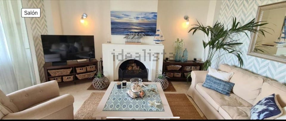 TV and multimedia, Living room, Seating area, flat iron