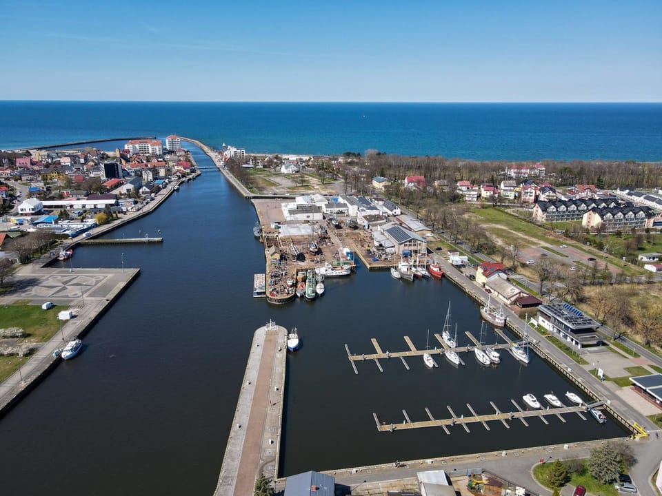 Nearby landmark, Neighbourhood, Natural landscape, Bird's eye view, City view, Sea view, Street view, Location