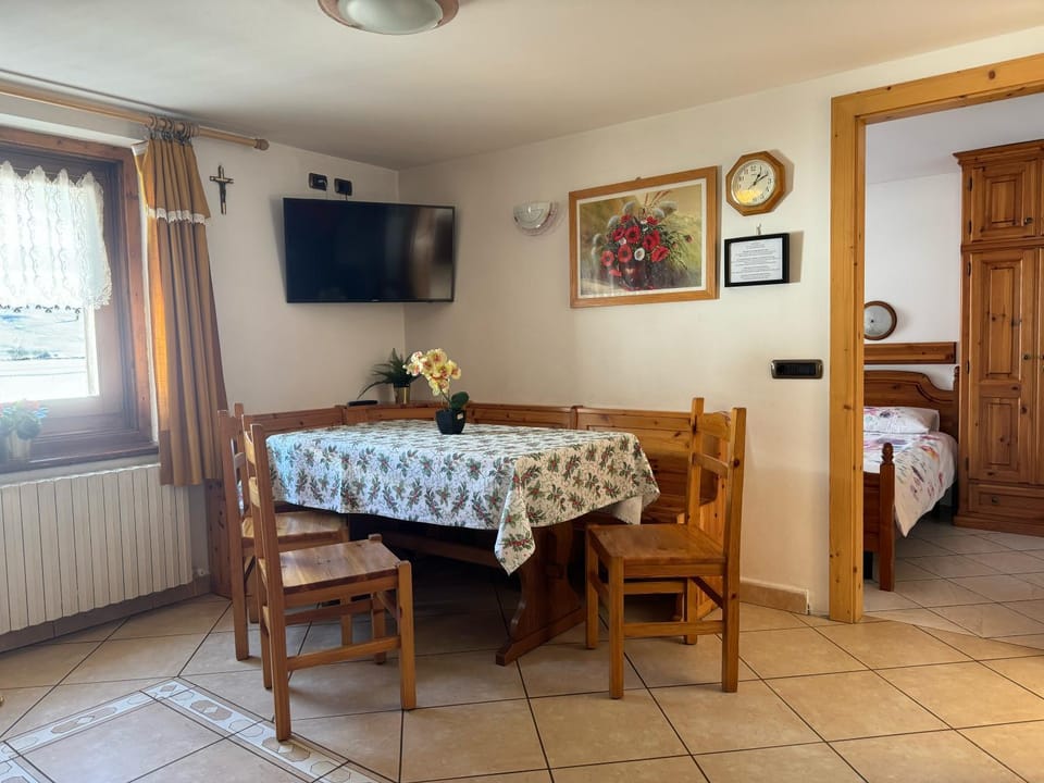 TV and multimedia, Dining area