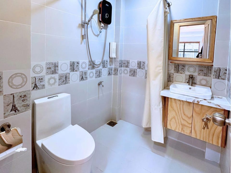 Shower, Toilet