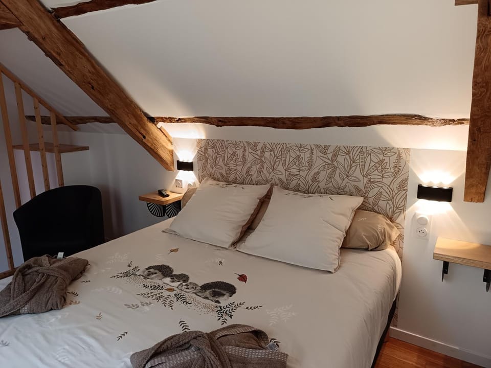 A La Mémoire de Merlin " Gîte Le Miroir Aux Fées " Bed and Breakfast in Brittany