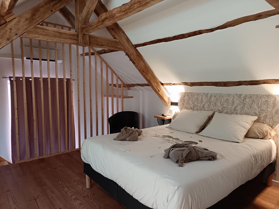 A La Mémoire de Merlin " Gîte Le Miroir Aux Fées " Bed and Breakfast in Brittany
