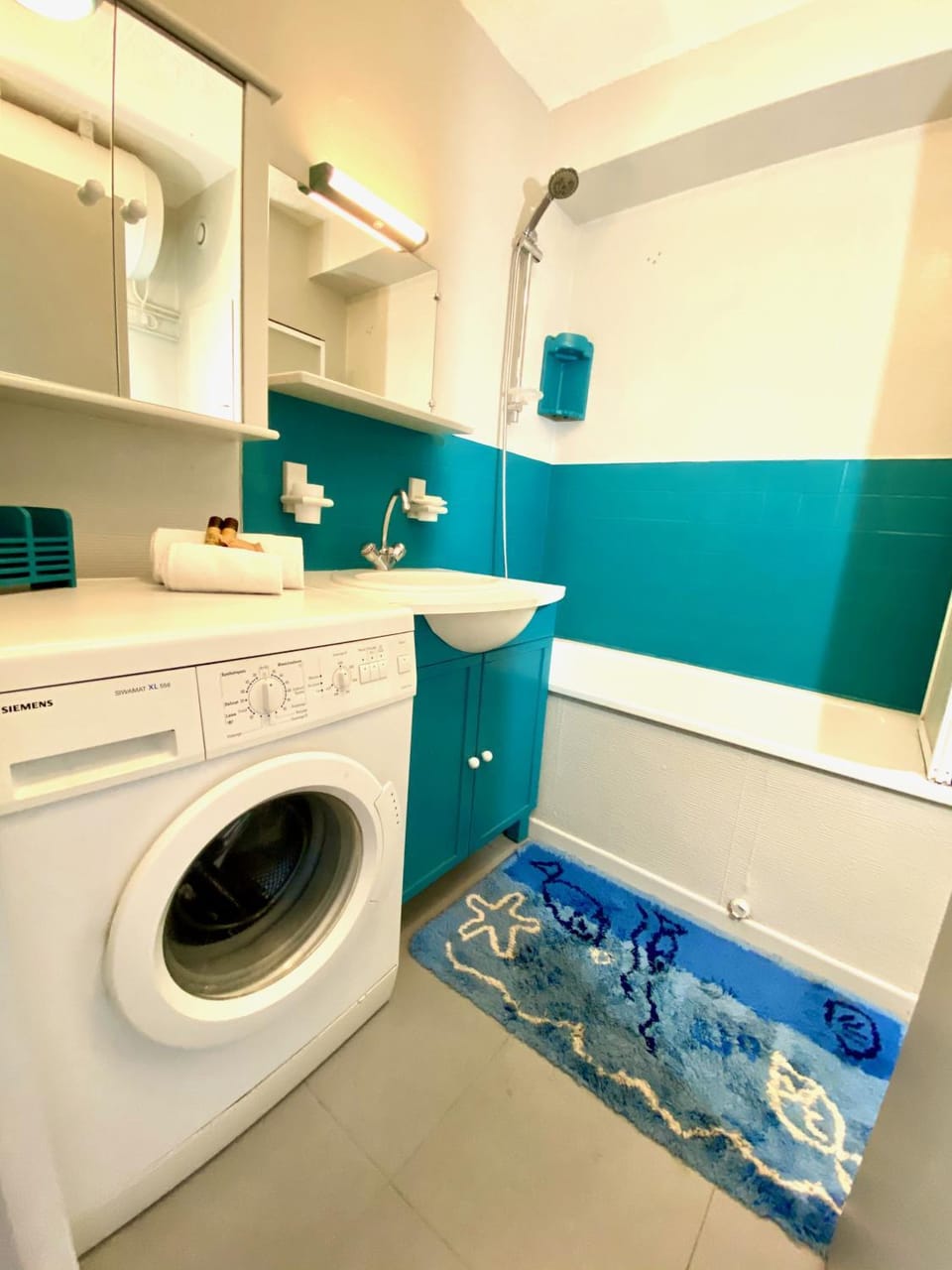 Bath, washing machine