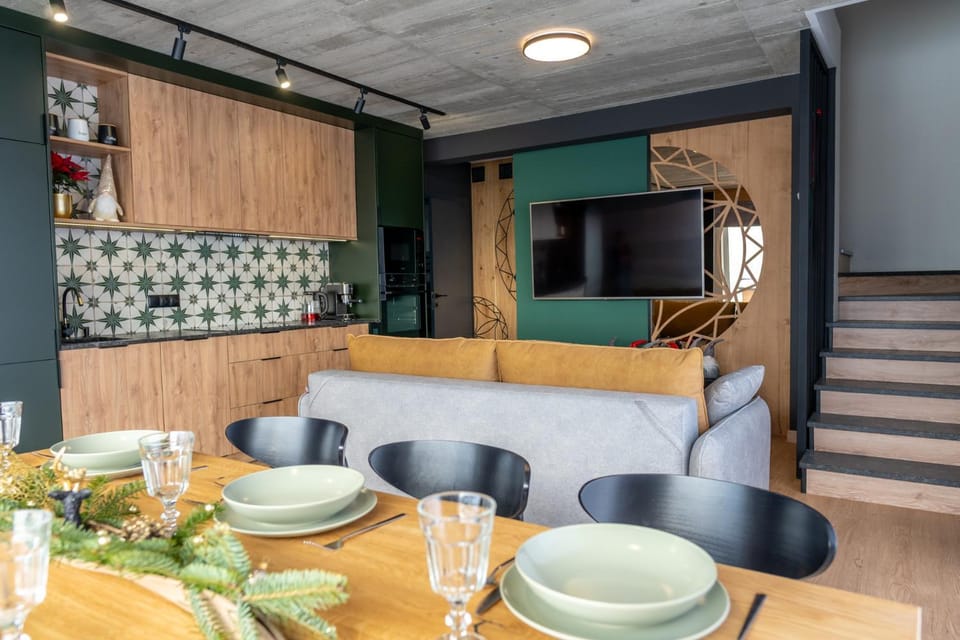 TV and multimedia, Kitchen or kitchenette, Living room, Seating area, Dining area