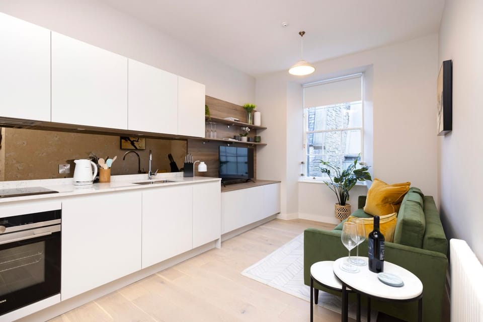 Kitchen or kitchenette, Seating area, Dining area