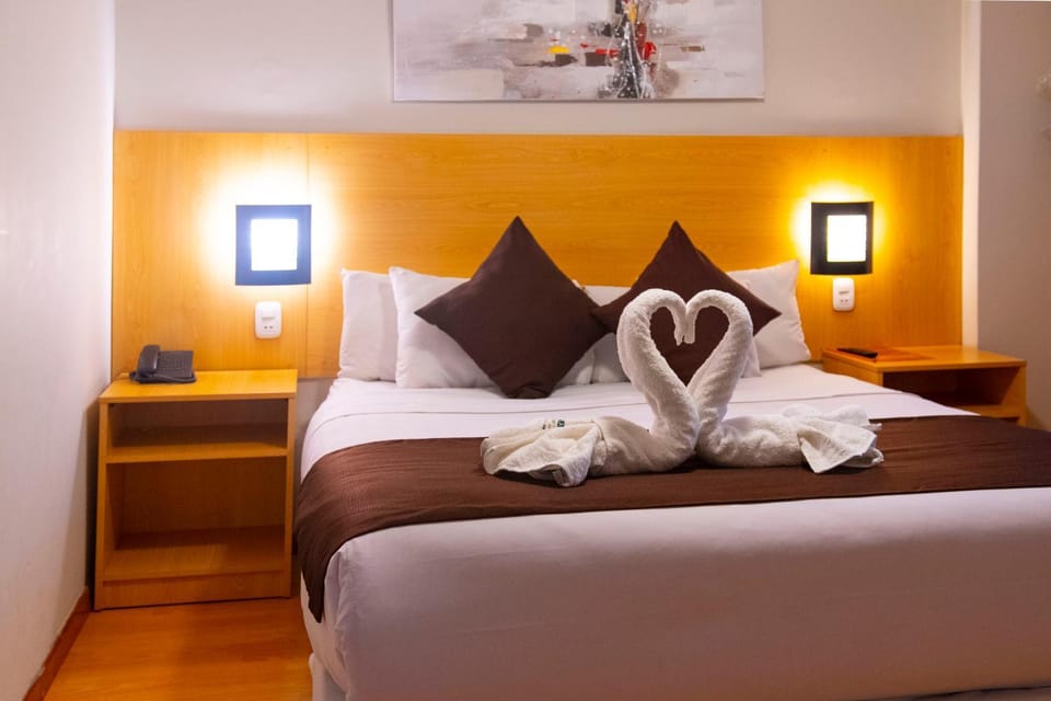 Bed, towels