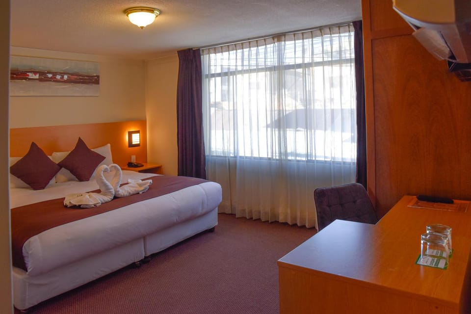 Bed, TV and multimedia, Photo of the whole room, Bedroom, air conditioner