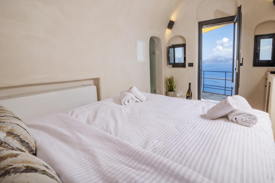 Bed, Sea view