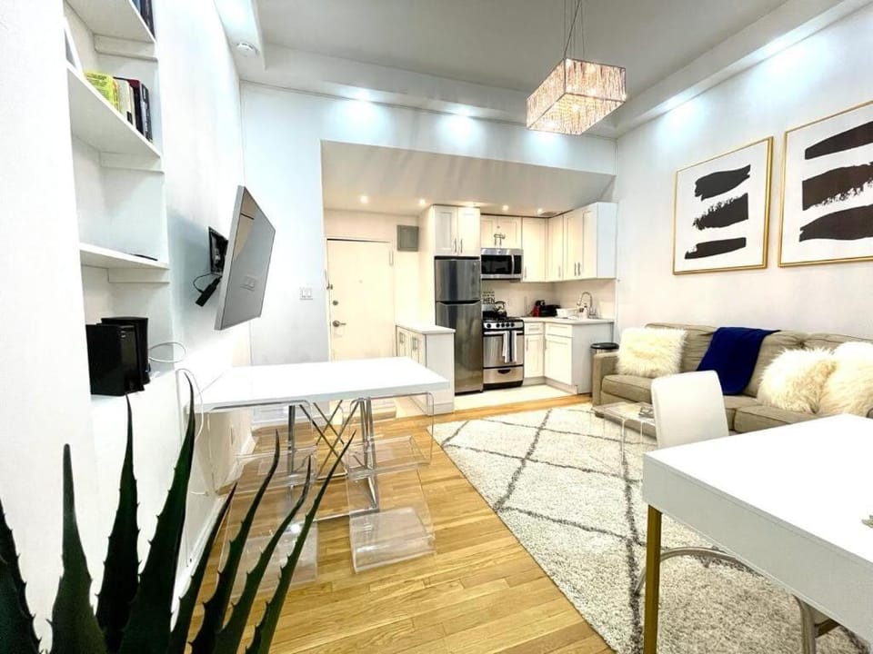 62-2B Renovated 1BR in Prime Upper East Side Apartment in Upper East Side