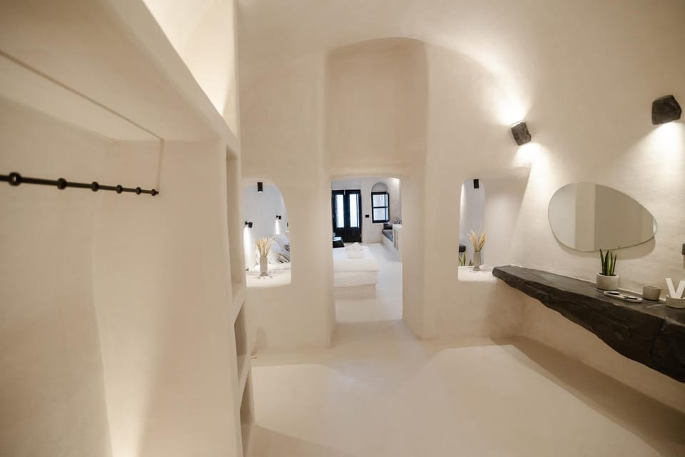 Bed, Bathroom, Photo of the whole room, Bedroom