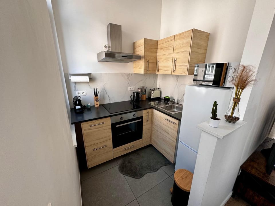 Cozy South-Up and Ground Apartment in Saint-Gilles