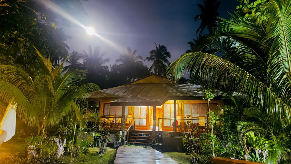 Gilligans Port Barton Beach Resort House in San Vicente