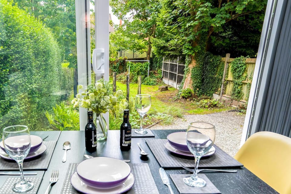 Day, Garden, Dining area, Garden view