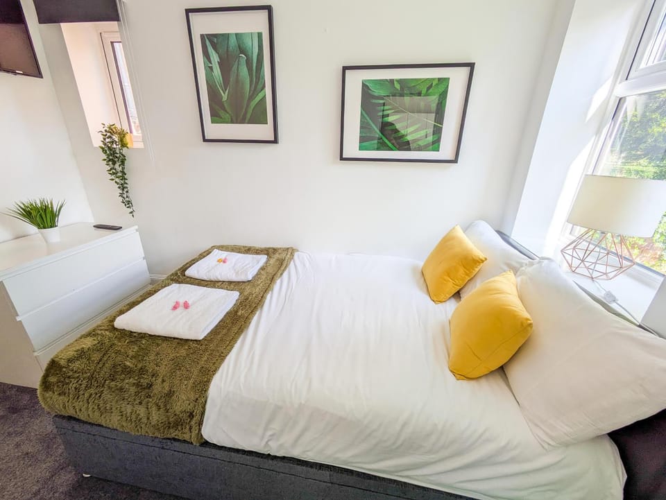 Bedroom, towels, towels