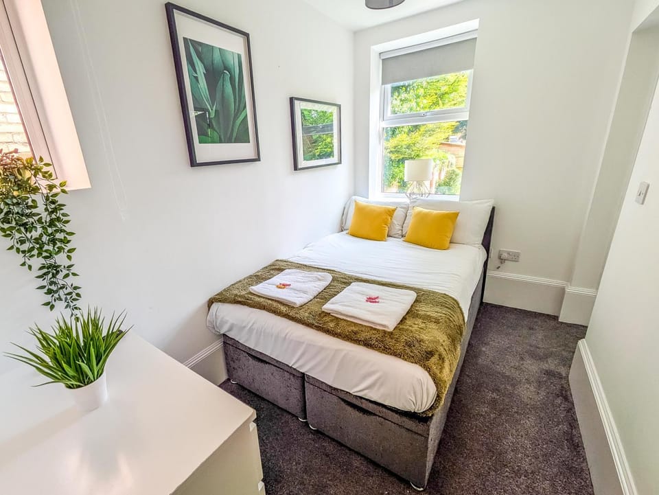 Bedroom, towels